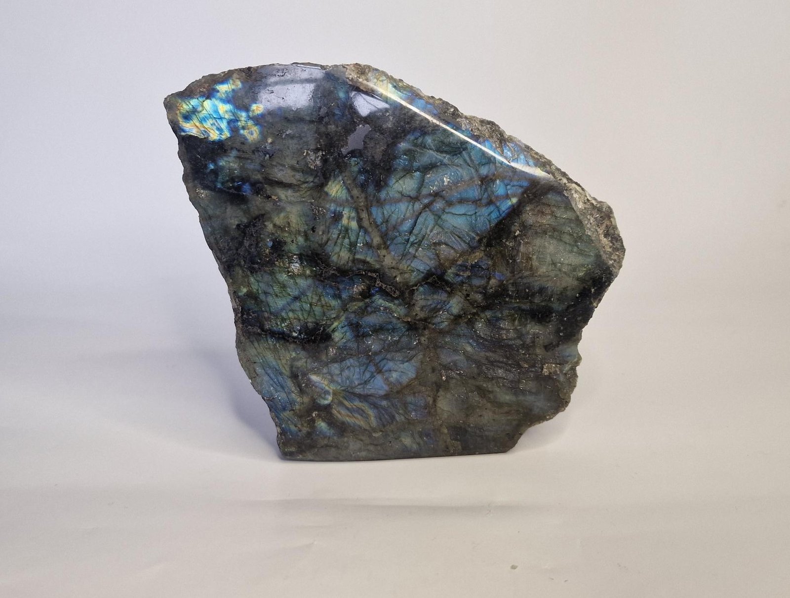 LABRADORITE BORÉALE – REFLET DES AURORES LABRADORITE BORÉALE – REFLET DES AURORES